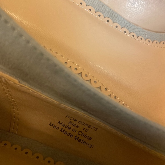 Journee Collection Women’s Orana Pointed Toe Kitten Heel pumps - Picture 5 of 6